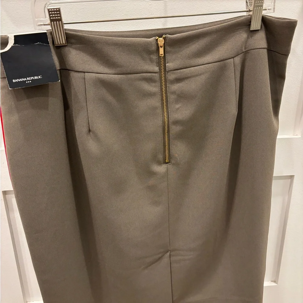 Banana Republic Gray Pencil Skirt with Red Trim